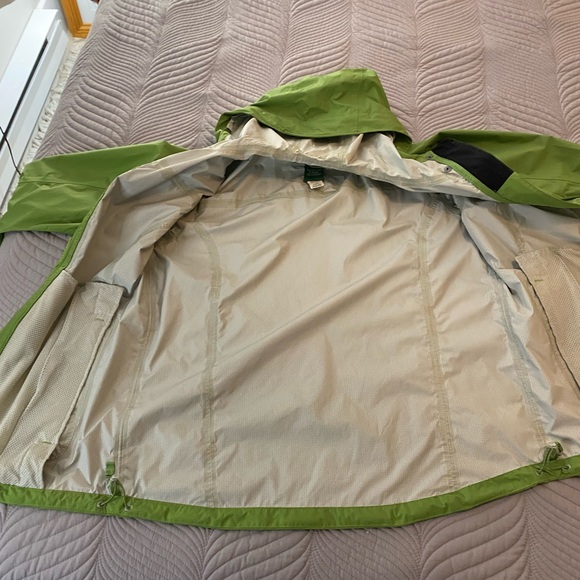 L.L.Bean windbreaker jacket. Bright green, women’s medium. - Picture 5 of 11